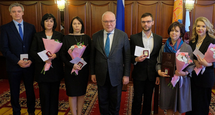 В Кирове губернатор наградил психологов, помогающих участникам СВО и их семьям