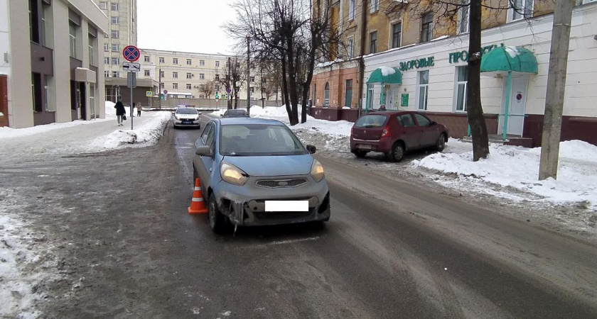 В Кирове на улице Гайдара женщина за рулем Kia сбила пешехода