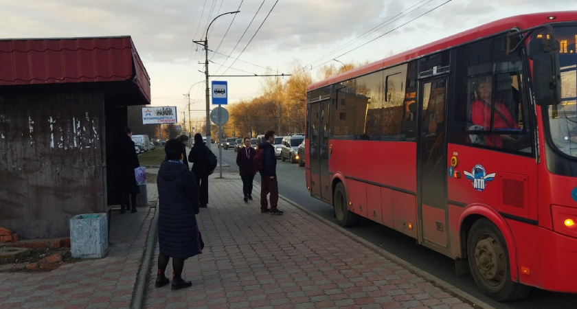 В Кирове организуют дополнительные автобусные рейсы до городских кладбищ