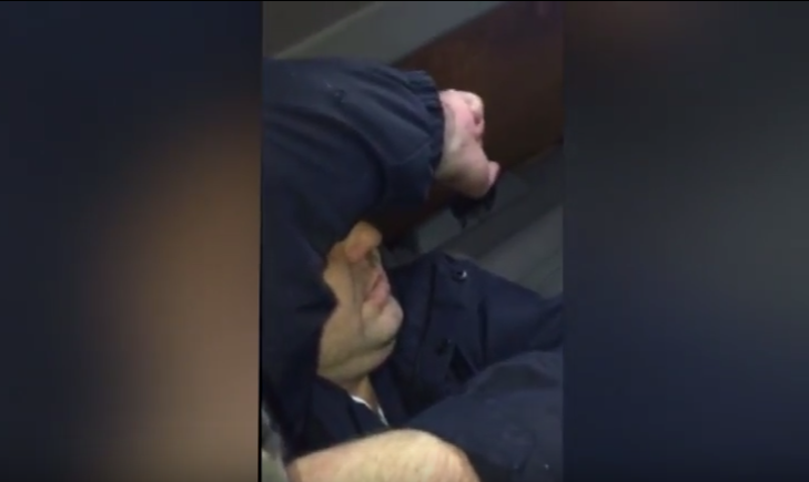 Видео: в Костино задержали пьяного водителя, представившегося полицейским
