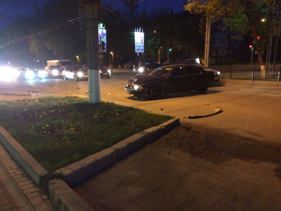 За вечер в Кирове произошли две серьезные аварии: есть пострадавшие