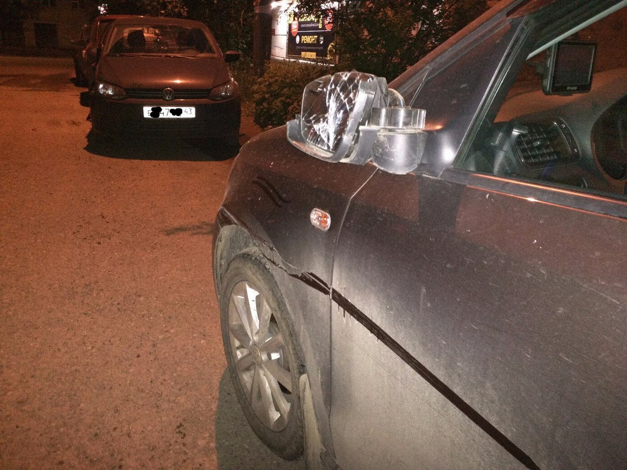 Видео: в Кирове водитель «уценил» три Volkswagen и уехал с места ДТП