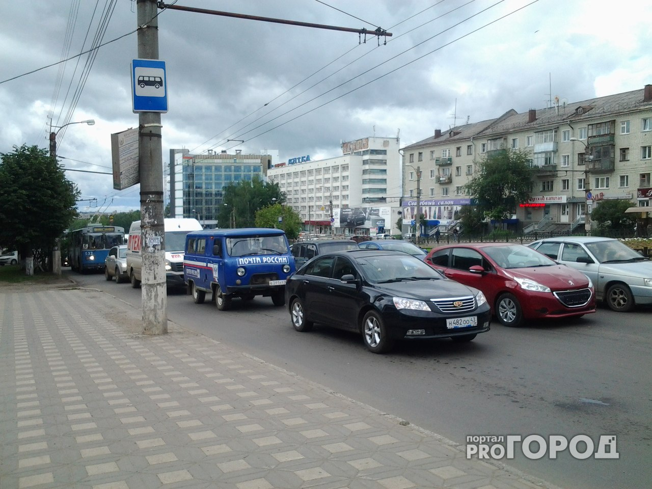 ДТП с  автобусом парализовало движение на двух центральных улицах Кирова