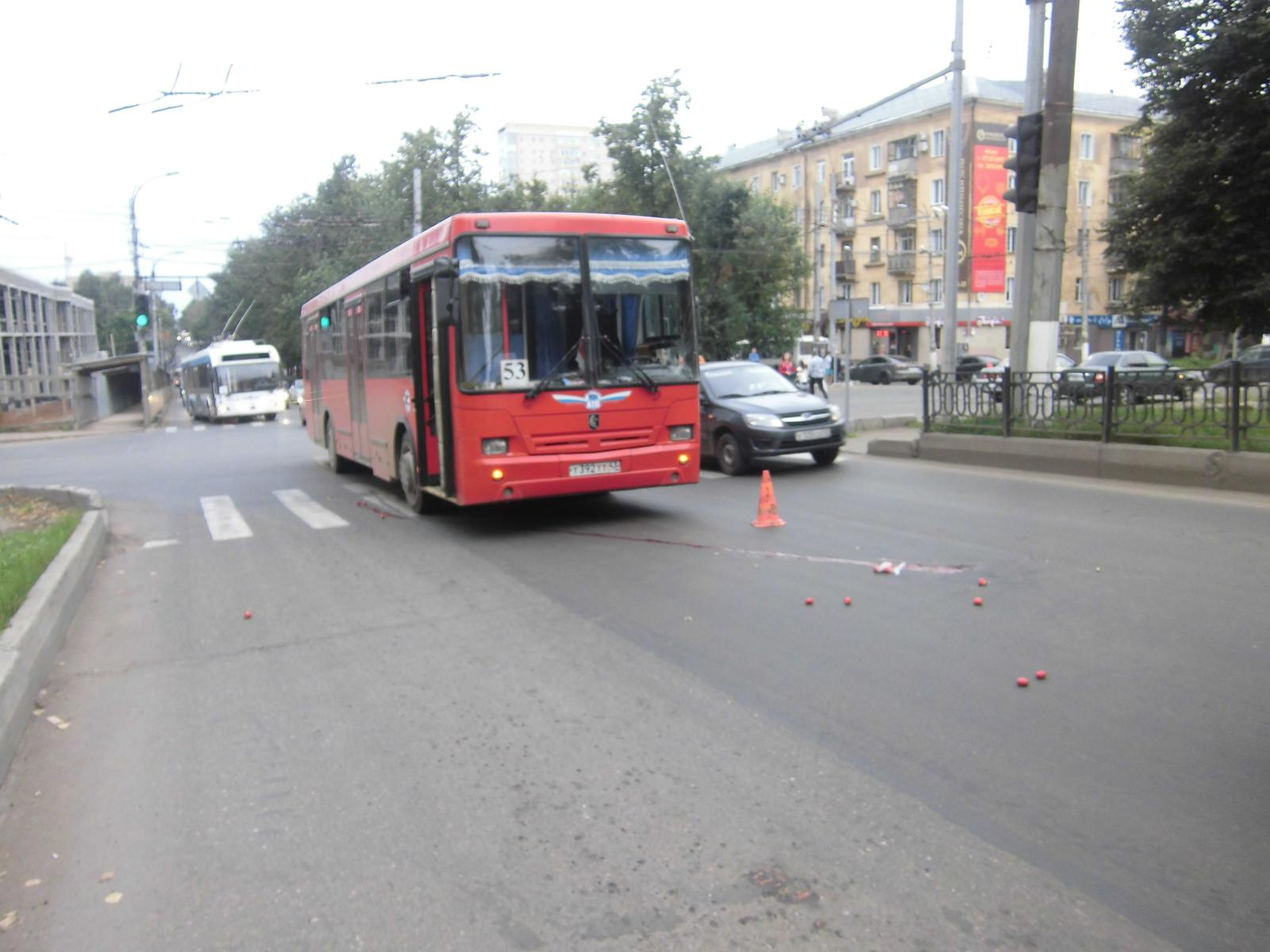 В центре Кирова автобус 53 маршрута насмерть сбил женщину