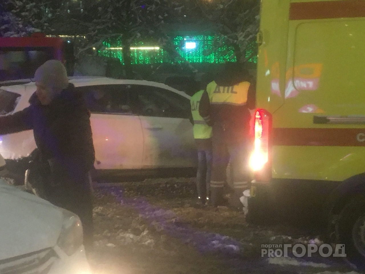 В центре Кирова разбились три машины: пострадал пешеход
