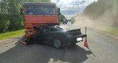 В Кировской области иномарка влетела в молоковоз: два человека погибли