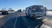 В Кировской области столкновение с автобусом смяло иномарку: есть пострадавшие