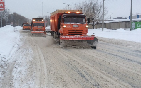 В администрации Кирова обещали убирать город от снега круглые сутки