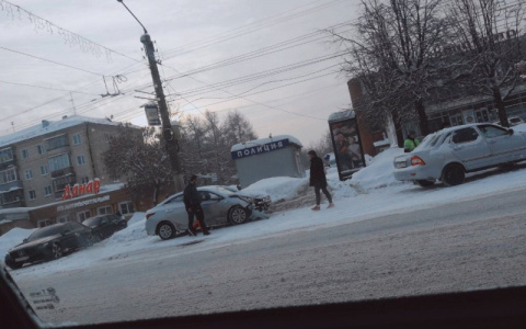 В Кирове за утро субботы произошло сразу 5 аварий