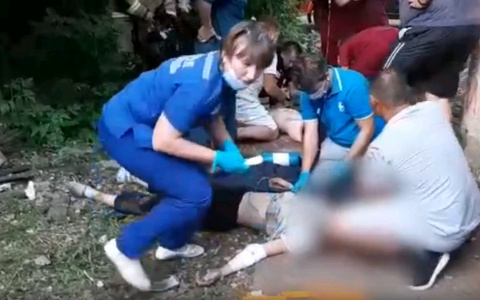Появилось видео спасения подростков в Вятских Полянах после пожара в подвале дома