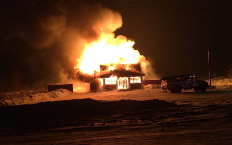 В Кировской области сгорело здание известной шашлычной