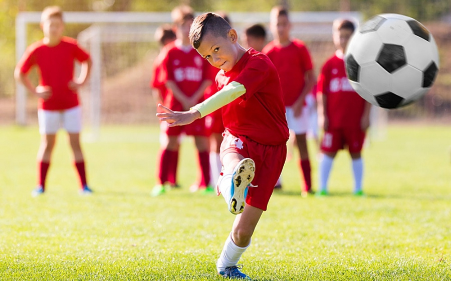 Со скольки лет лучше отдавать ребёнка в футбол?