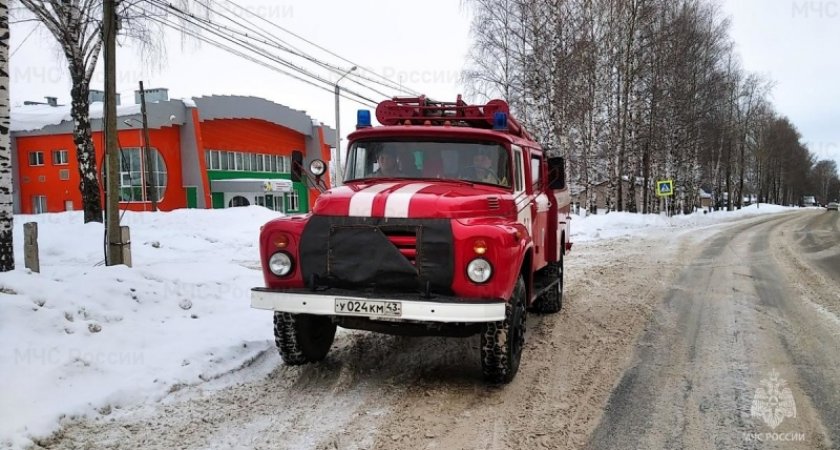 В Кировской области спасатели "эвакуировали" персонал ветеринарной станции