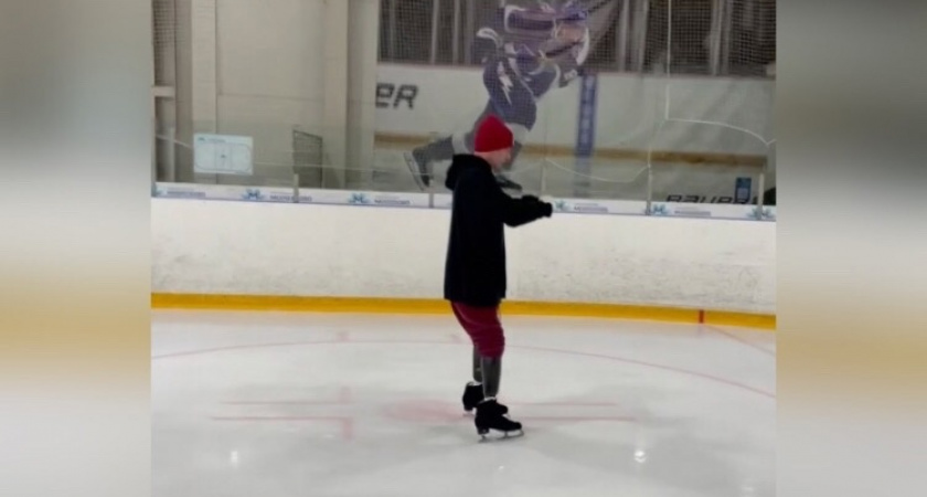 Роман Костомаров впервые вышел на лед на коньках после ампутации 