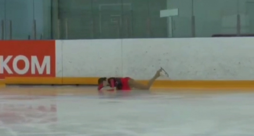 15-летняя фигуристка разбила голову во время выступления на соревнованиях в Кирове