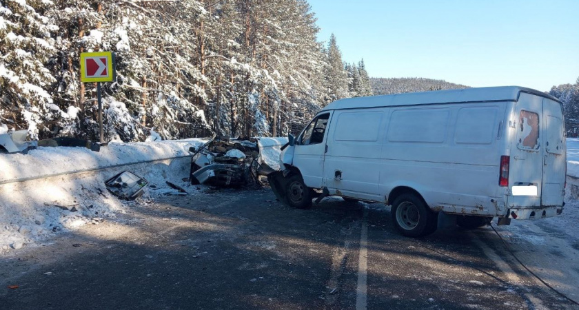 Один погибший и четверо пострадавших: в Кировской области произошла страшная авария на трассе