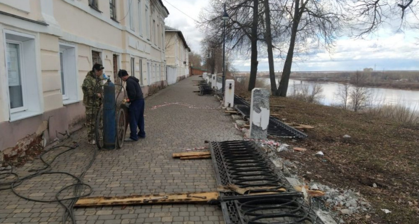 В горадминистрации Кирова рассказали, когда завершится ремонт набережной Грина