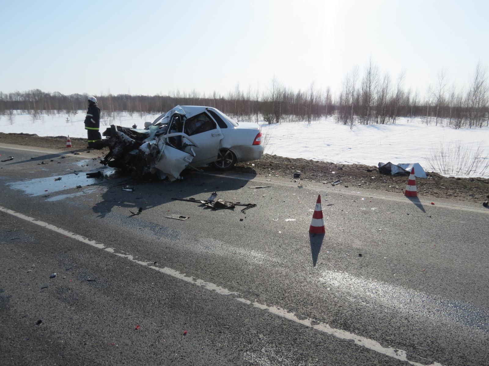 В Кировской области погиб молодой водитель легковушки, врезавшись в КамАЗ