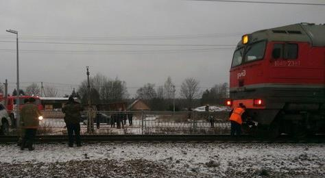 На Горьковской железной дороге пассажирский поезд протаранил грузовик