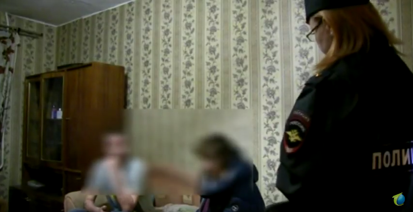 В Кирове полицейские нашли мать, которая оставила детей без еды
