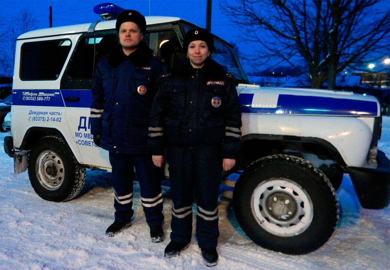 В Кировской области женщина-автоинспектор и ее коллега вытащили мужчину из огня