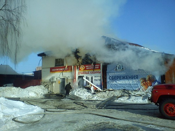 Очевидцы: «В Кировской области второй раз за двое суток горел мясной магазин»