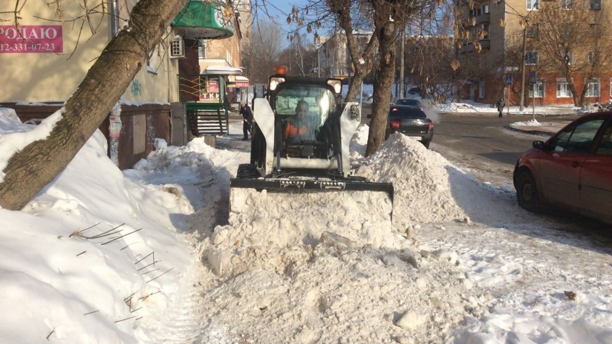 Глава администрации назвал ситуацию с уборкой снега в Кирове полным провалом
