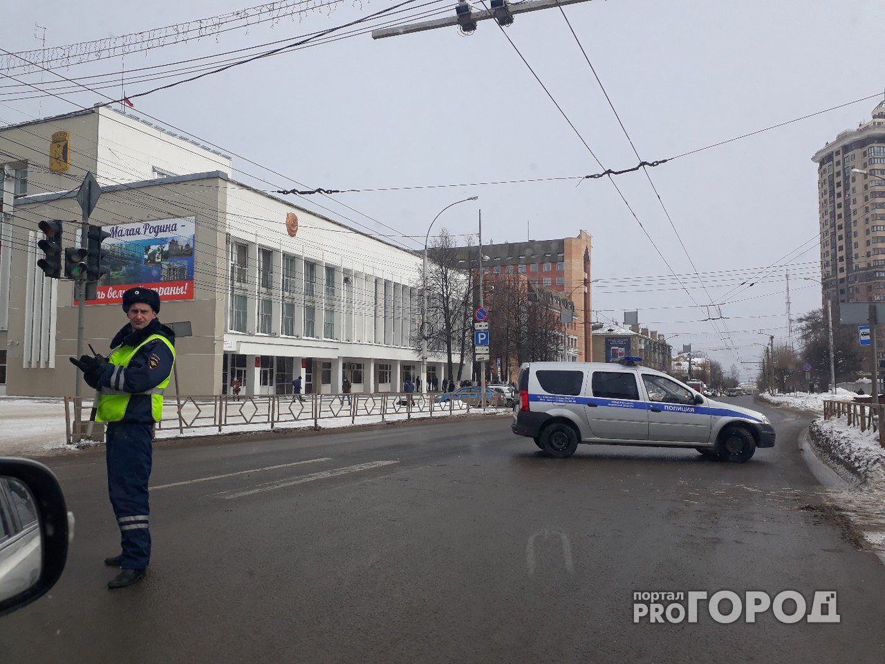 В Кирове из-за сообщения о коробке у банка эвакуировали 130 человек