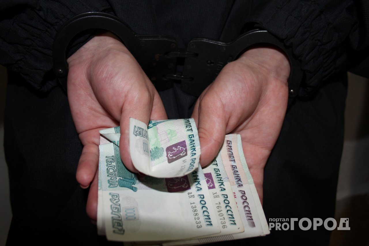 Парочка, представившись журналистами, похитила у кировчанки крупную сумму денег
