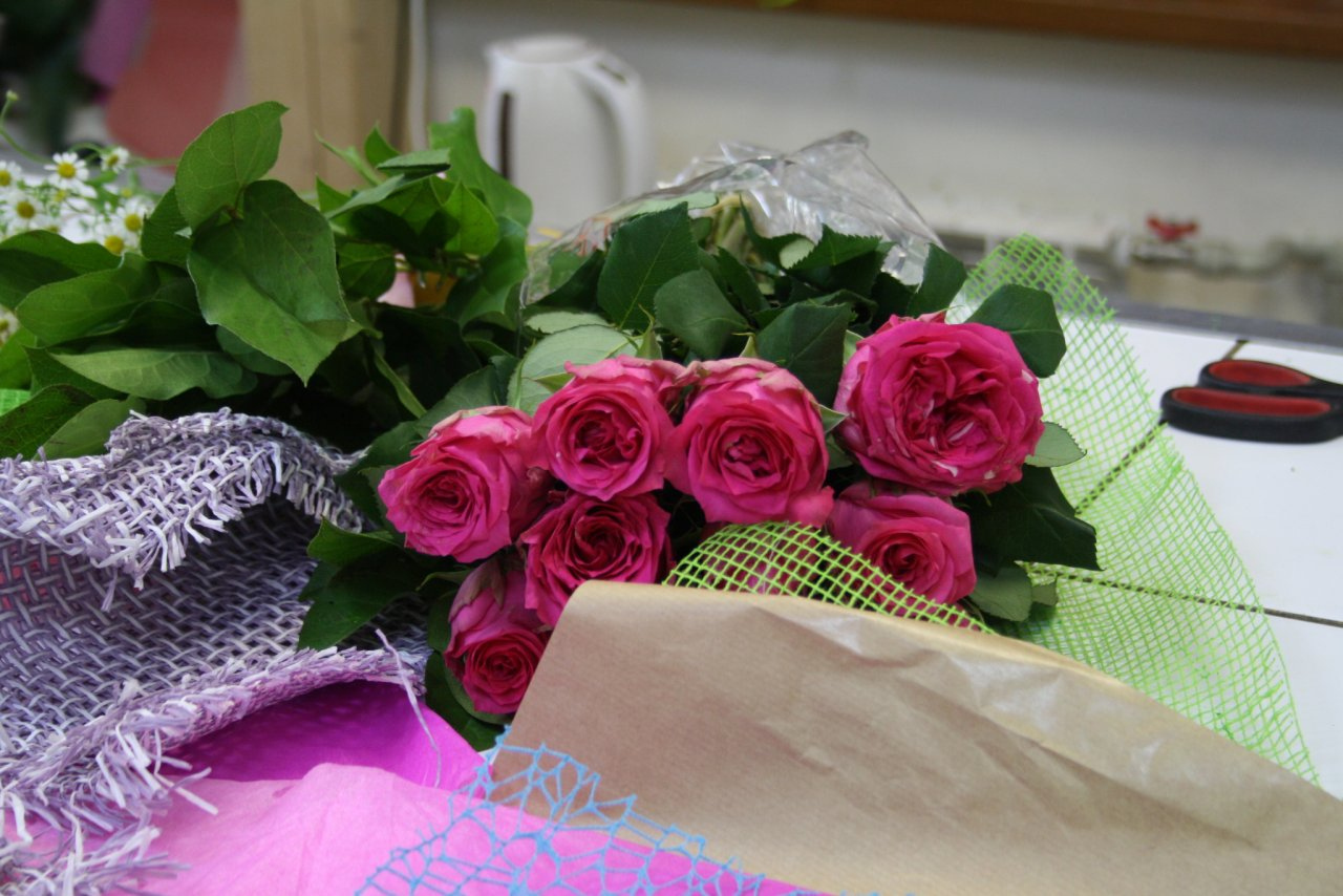Студент ради девушки обокрал цветочный магазин в Кирове