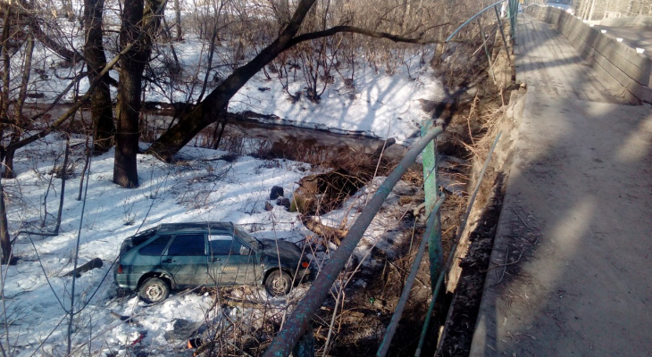 Что обсуждают: гибель кировчанки в Москве и съехавшее с моста авто
