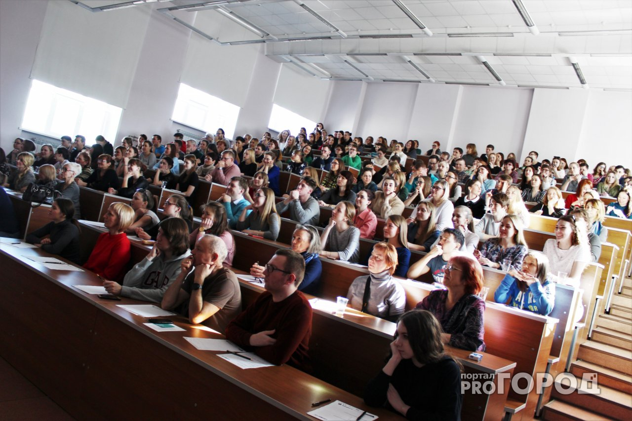 Более 600 человек пришли на Тотальный диктант в Кирове