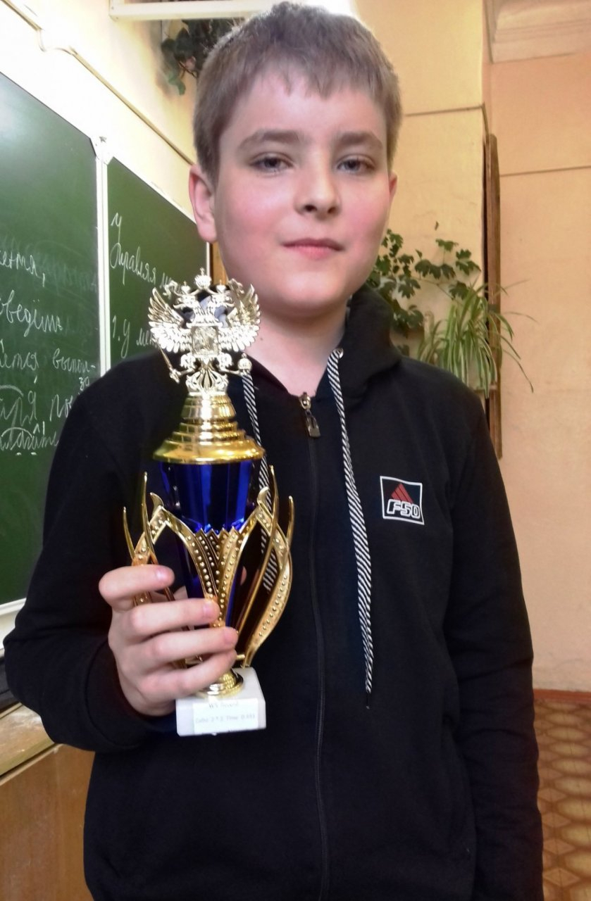 Кировский школьник собрал кубик Рубика за полсекунды и установил мировой рекорд