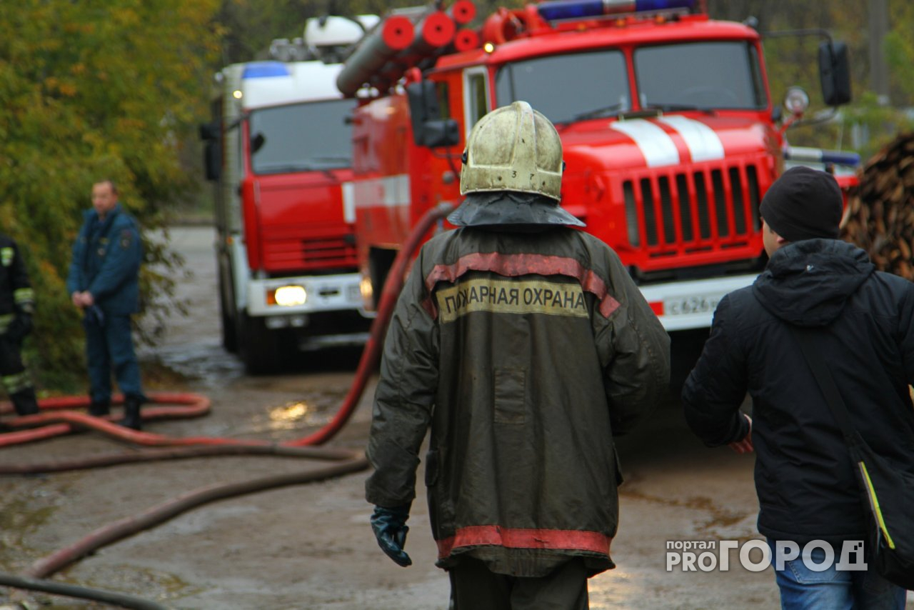 В МЧС рассказали, из-за чего произошел пожар на кировском рынке