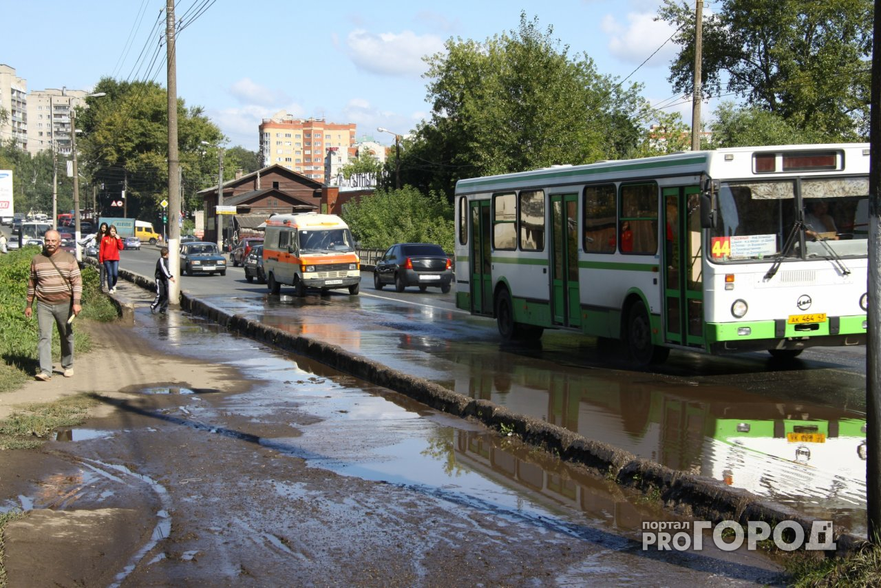 В Кирове водители автобуса и троллейбуса устроили разборки и попали в ДТП