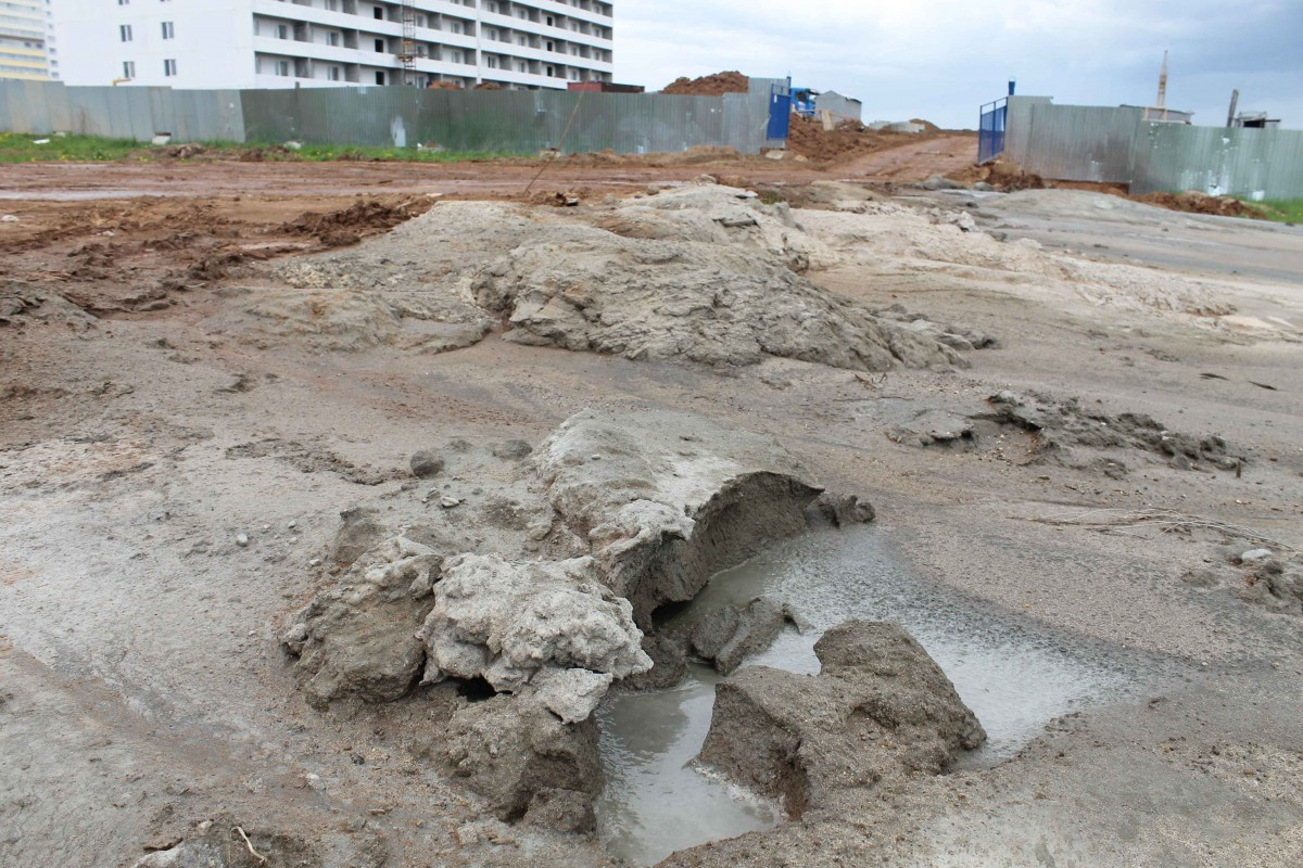 В одном из микрорайонов Кирова обнаружили опасные строительные отходы