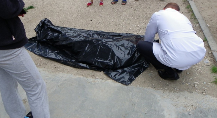 В Кирове около сауны обнаружили тело мужчины