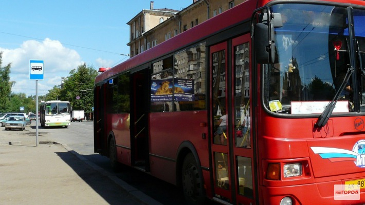 В Омутнинске водитель автобуса тронулся с остановки с зажатым в дверях 6-летним ребенком