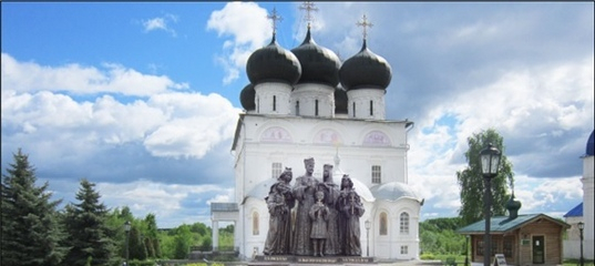 Юрист потребует завести дело на митрополита, если памятник царской семье установят у Серафимовского собора