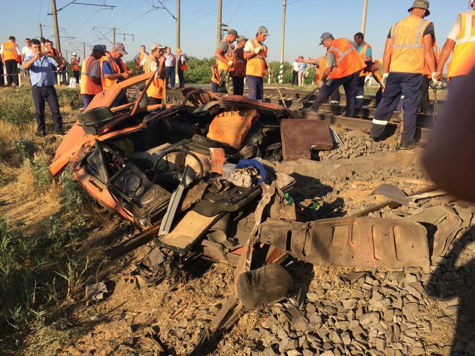 Житель Кировской области стал свидетелем страшной аварии: столкнулись поезд и КамАЗ