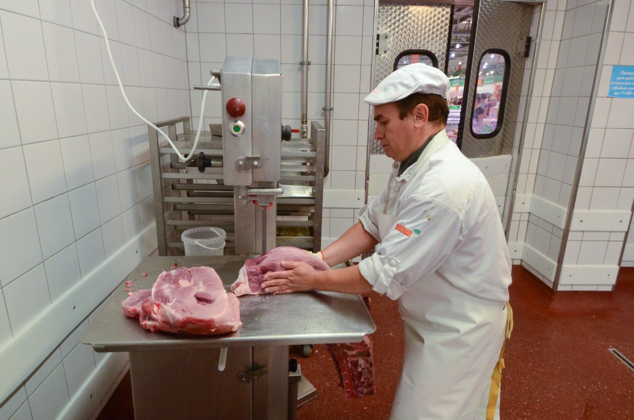 После проверки на кировских производствах уничтожили сотни килограммов мяса