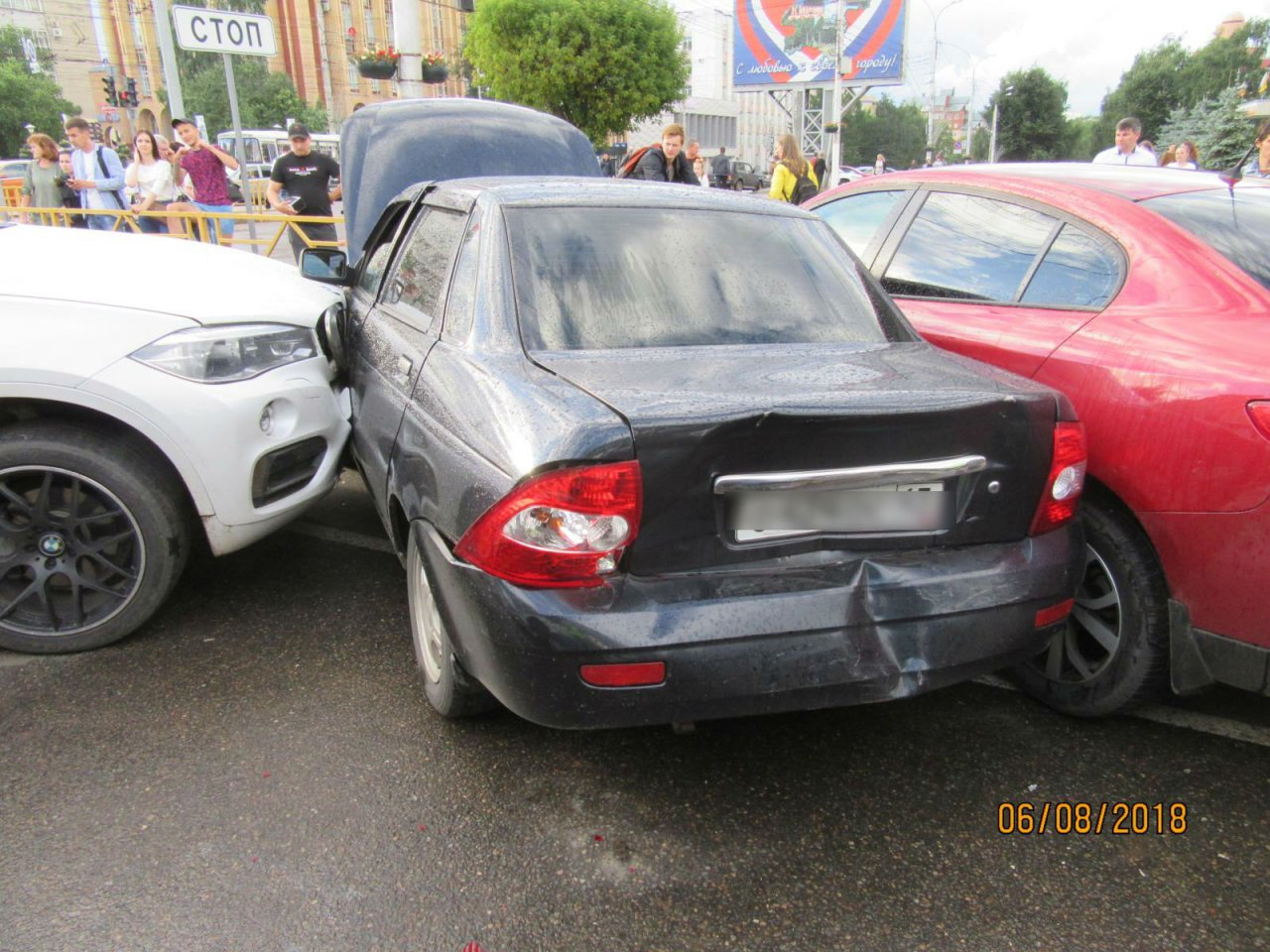 Массовая авария у администрации города: у одного из водителей случился припадок