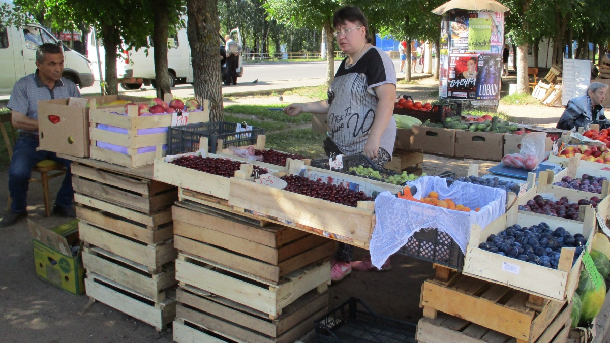В Кирове оштрафовали торговцев овощами у магазина