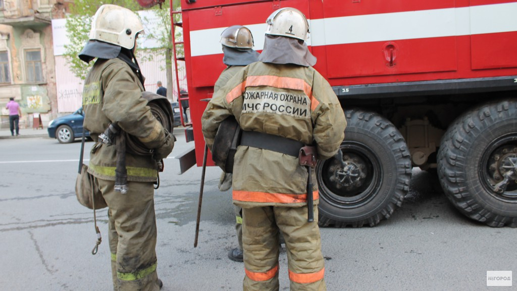 Из-за подозрительного предмета на машине перекрыли двор на улице Конева
