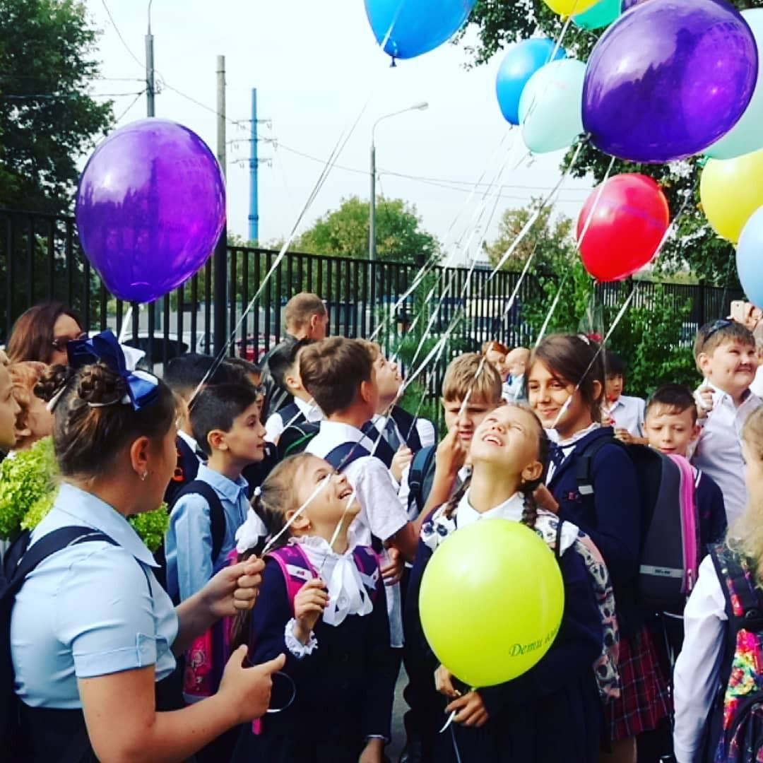 Московские школьники устроили флешмоб в поддержку кировского малыша с ДЦП