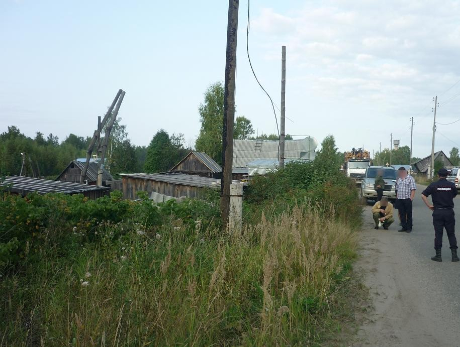 В Кировской области на обочине дороги нашли труп мужчины