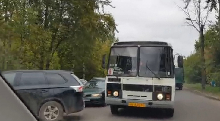 В Кирове водитель автобуса, ехавший по встречной полосе, будет наказан