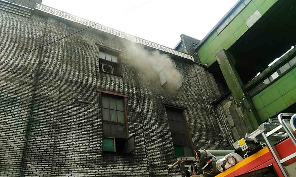 В Кирове произошел пожар на шинном заводе: на место выезжали 42 спасателя
