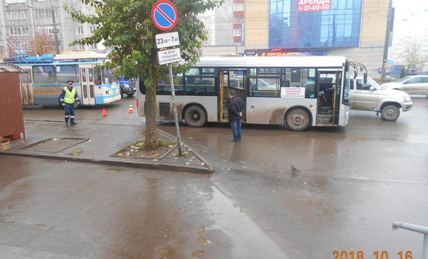 В Кирове 10-летнего ребенка зажало дверью автобуса