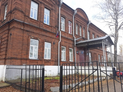 В Белохолуницкой школе на ребенка упала створка окна: мальчик в больнице